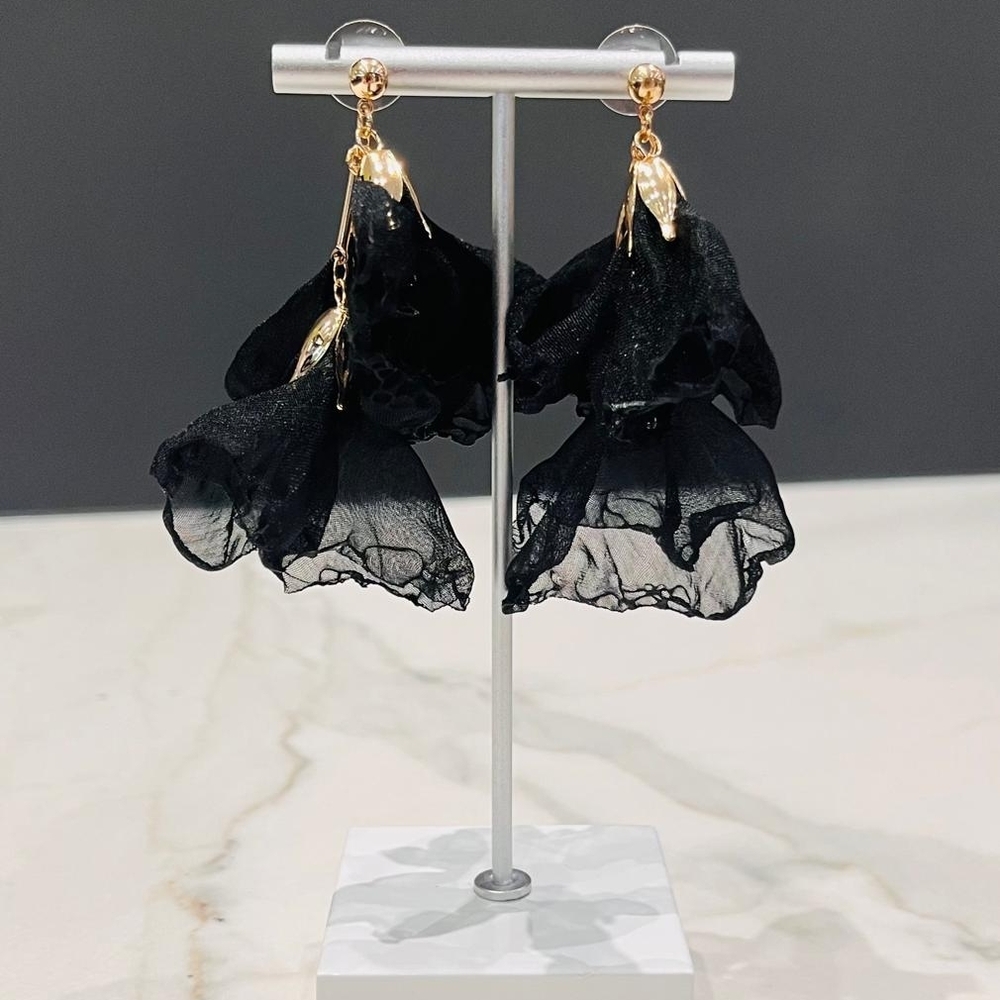Elegant Black Floral Earrings